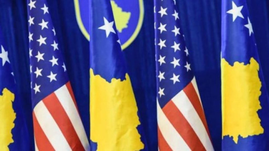 Flamujt e Kosovës dhe Amerikës