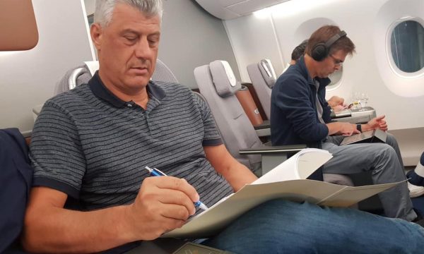 hashim-thaci ne aeroplan