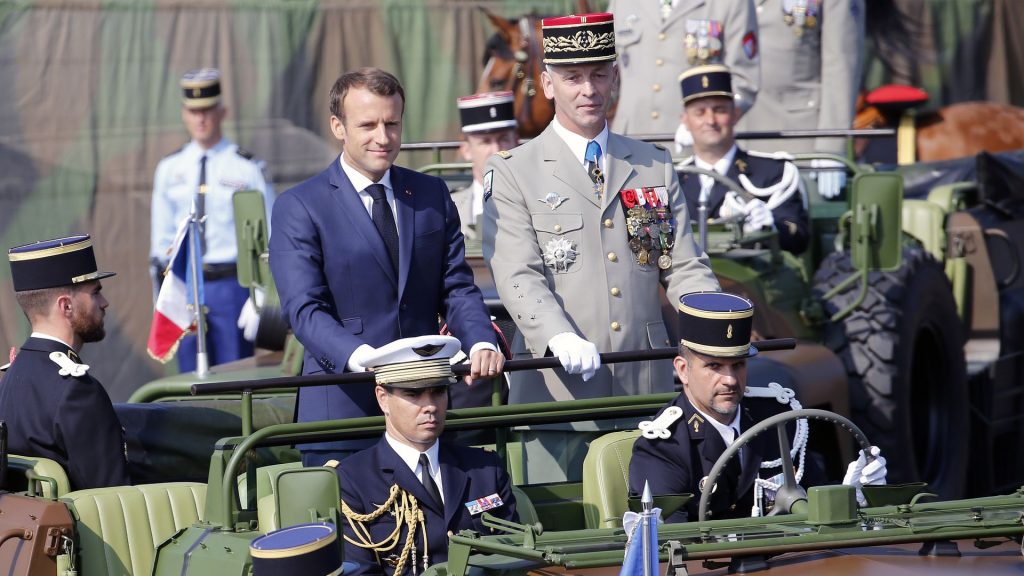 Macron-Ushtria